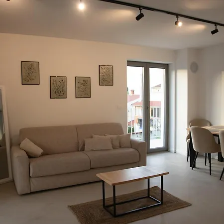 A-seven Apartment *