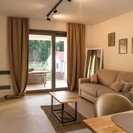 A-seven Apartment
